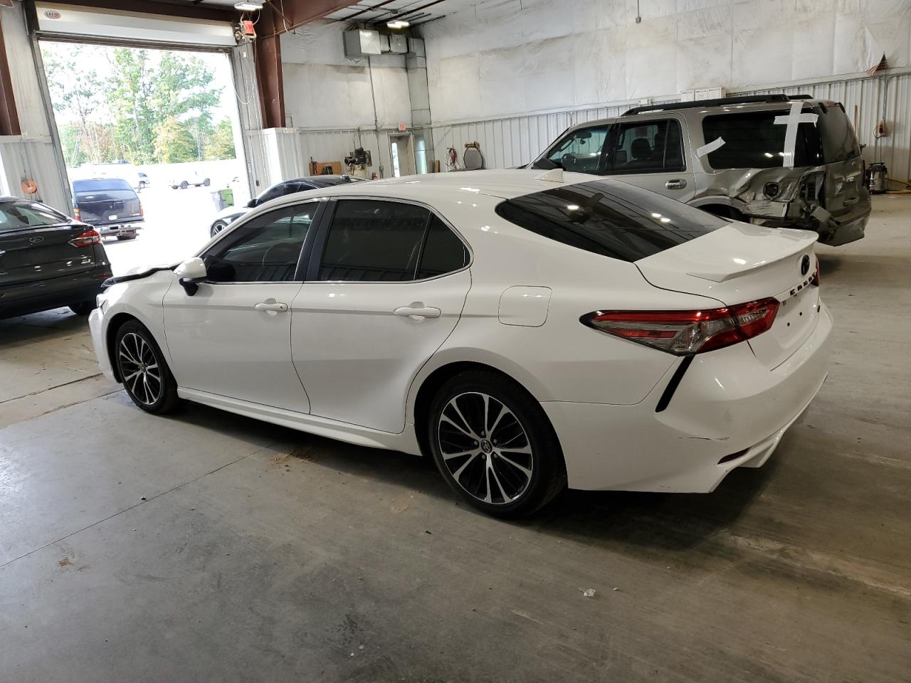 4T1B11HK4KU797894 2019 TOYOTA CAMRY - Image 2