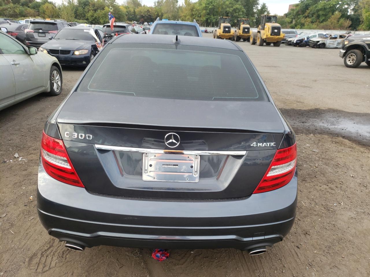 2014 Mercedes-Benz C 300 4Matic VIN: WDDGF8AB4ER305635 Lot: 72915784