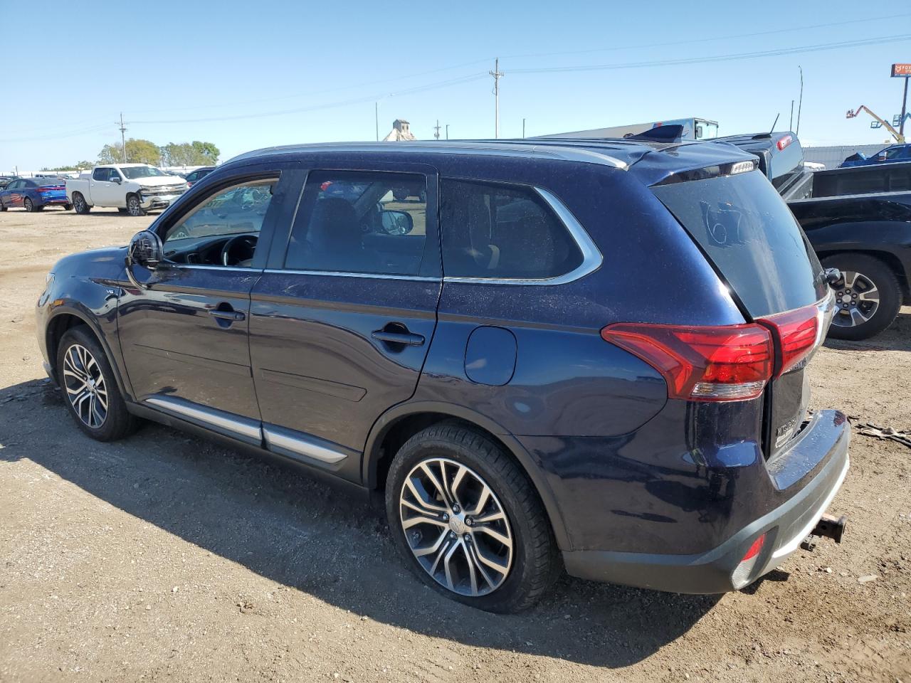 JA4JZ4AX3HZ039714 2017 MITSUBISHI OUTLANDER - Image 2