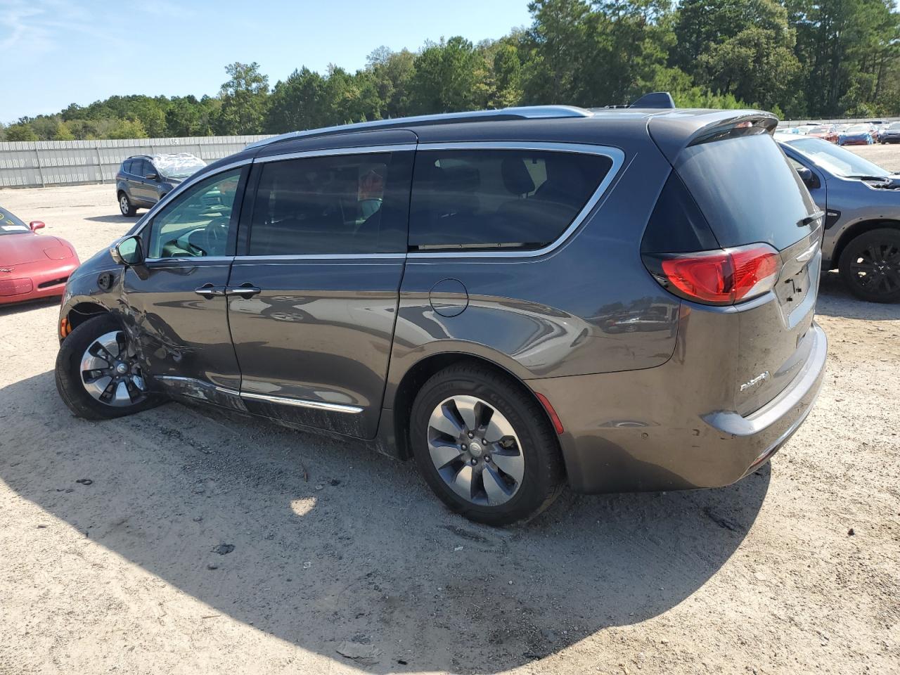 2C4RC1N74HR693926 2017 CHRYSLER PACIFICA - Image 2