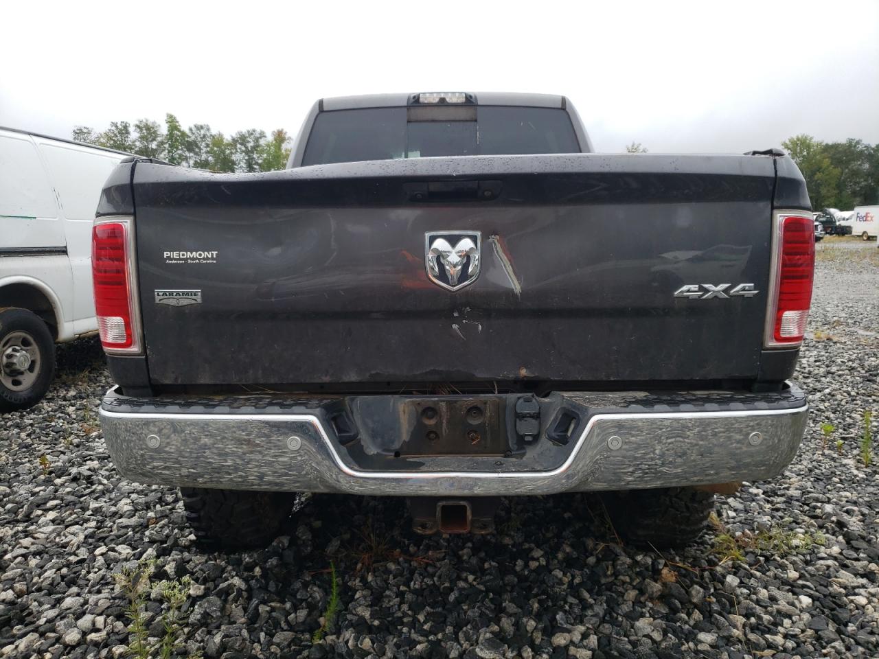 3C6UR5NL4JG329733 2018 Ram 2500 Laramie