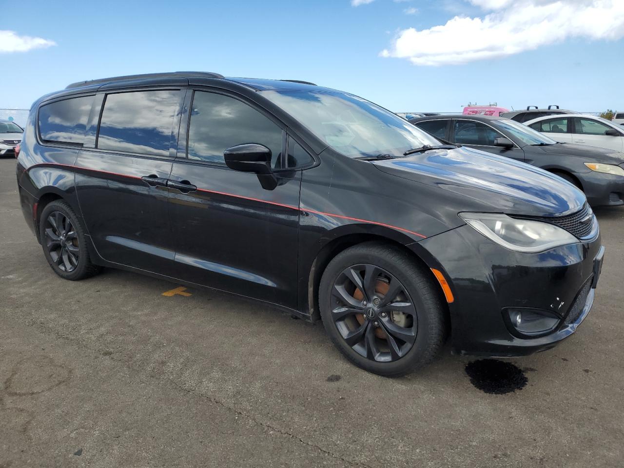 2019 Chrysler Pacifica - Image 4