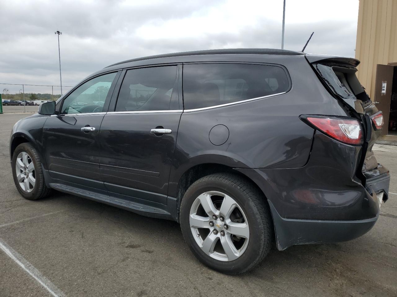 1GNKRGKD1GJ214837 2016 CHEVROLET TRAVERSE - Image 2