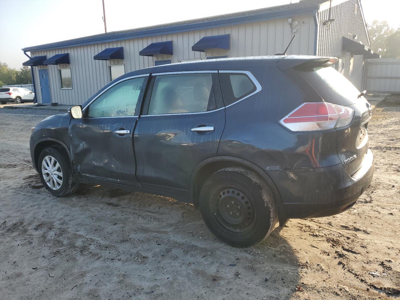 KNMAT2MV1FP562132 2015 NISSAN ROGUE - Image 2