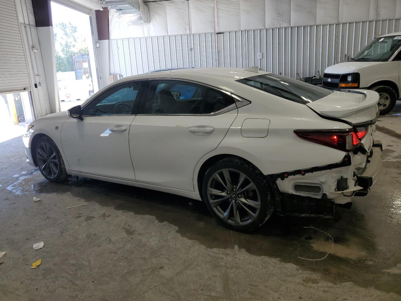 58AGZ1B18LU070895 2020 LEXUS ES - Image 2