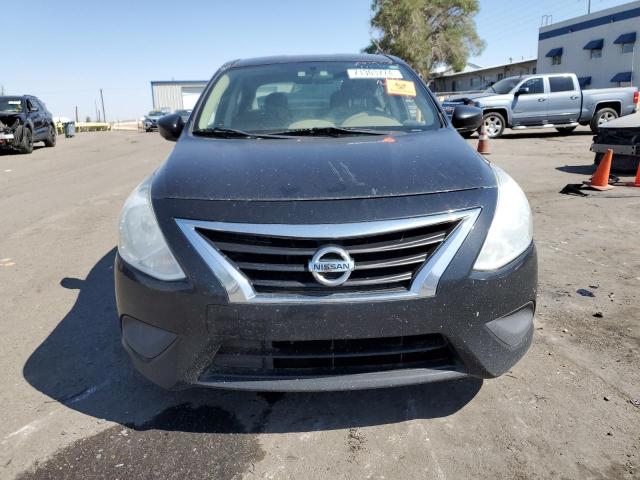 Sedans NISSAN VERSA 2016 Czarny