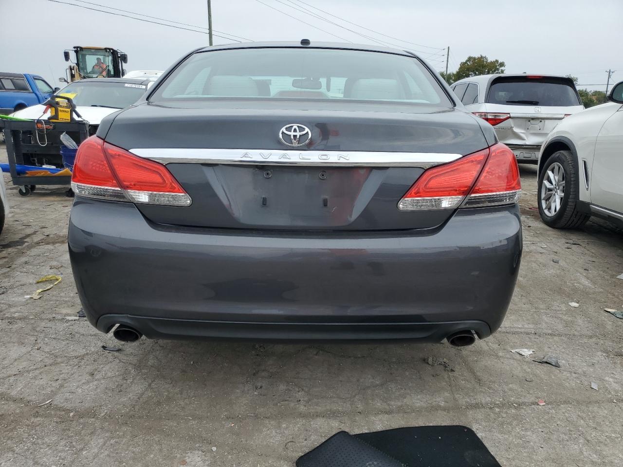 2011 Toyota Avalon - Image 6
