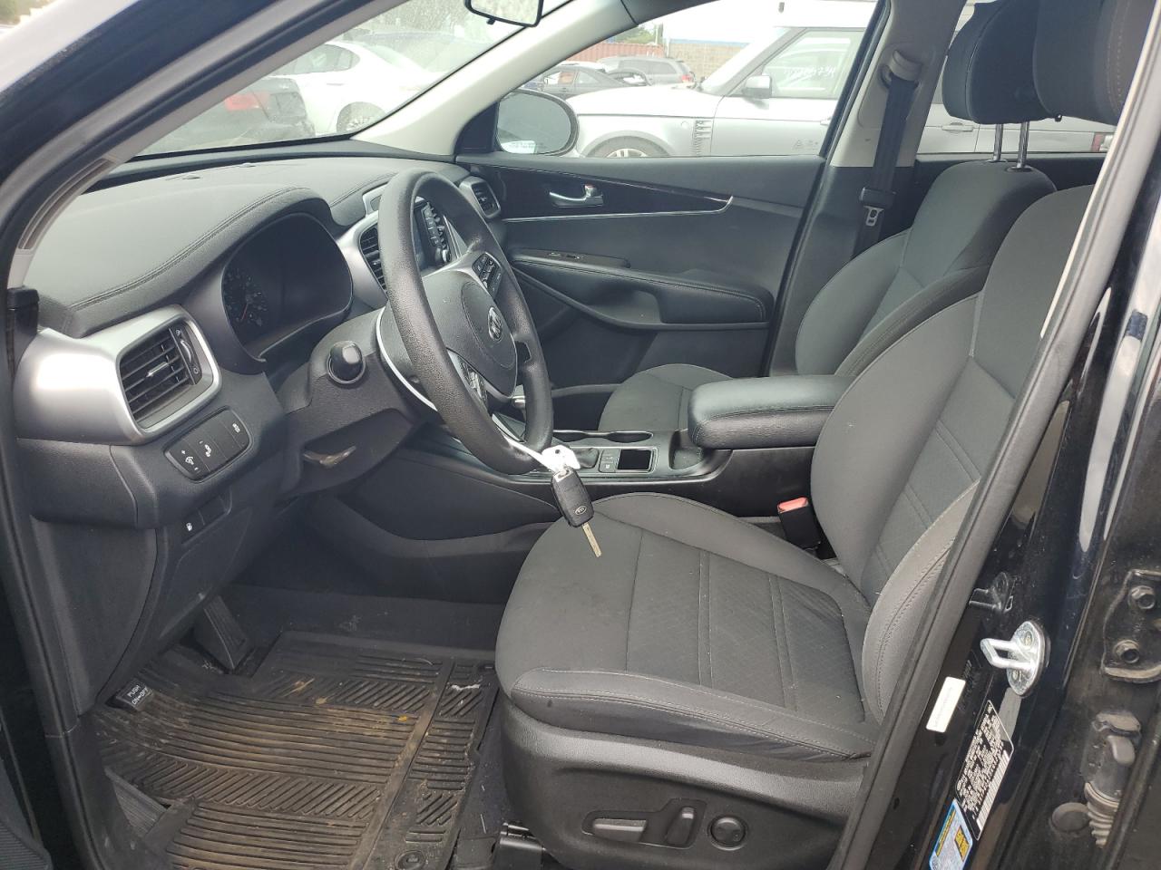 5XYPGDA55KG522390 2019 Kia Sorento Lx