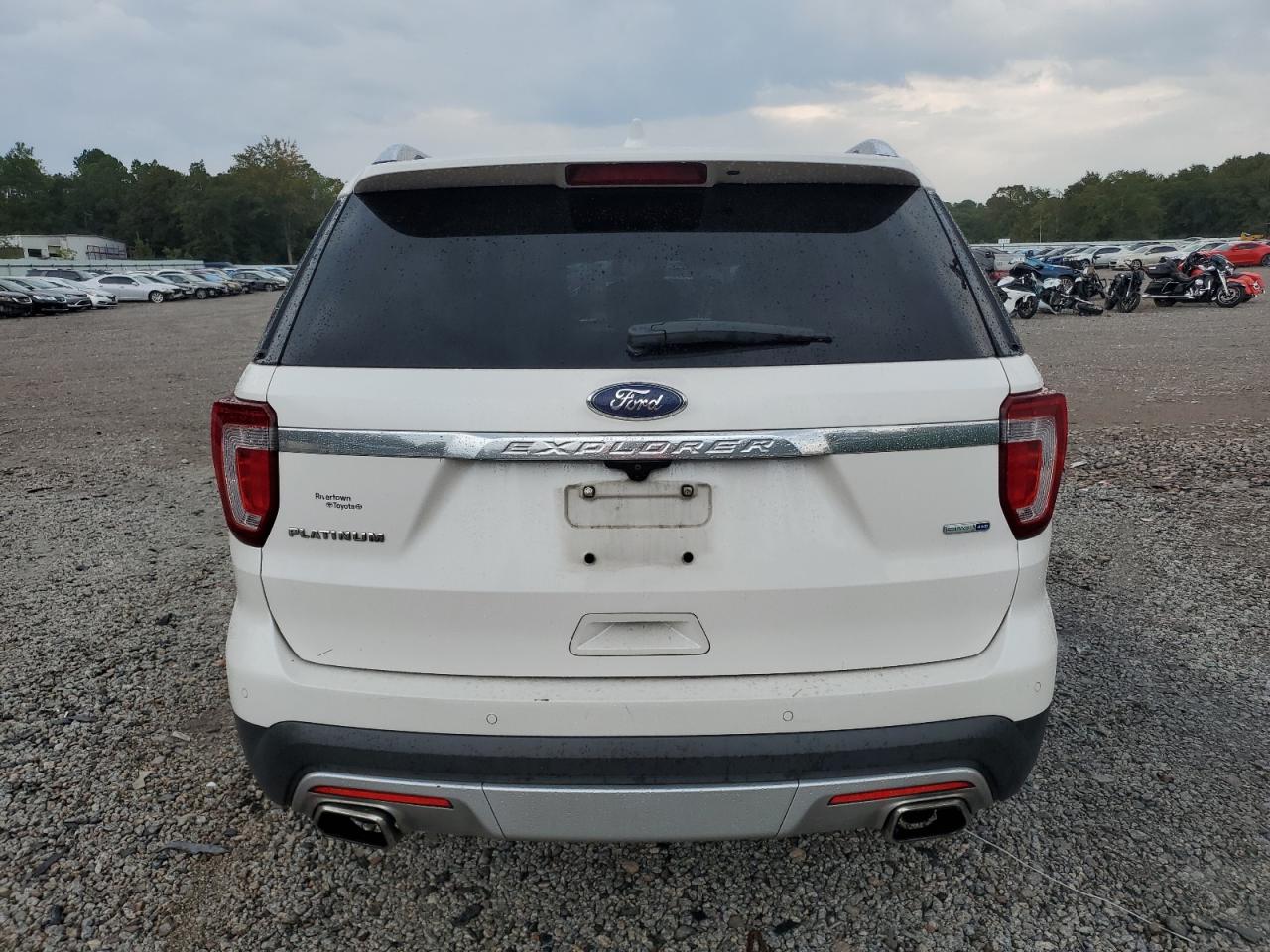 1FM5K8HT2HGD00151 2017 Ford Explorer Platinum