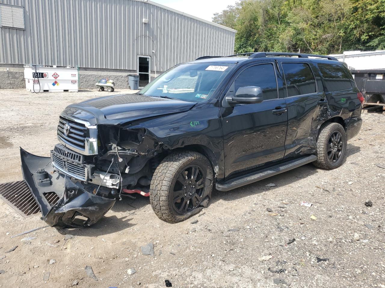 2018 Toyota Sequoia Sr5 for Sale in West Mifflin, PA - Front End