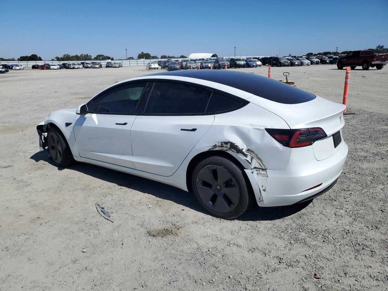 5YJ3E1EB8PF609640 2023 TESLA MODEL 3 - Image 2