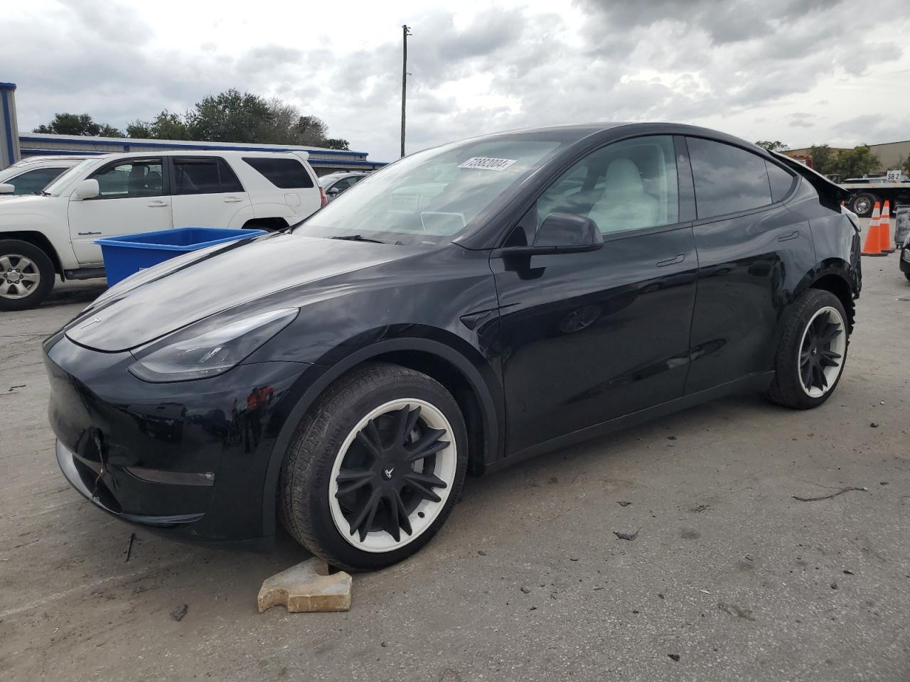 7SAYGDEE0PF893439 2023 TESLA MODEL Y - Image 1