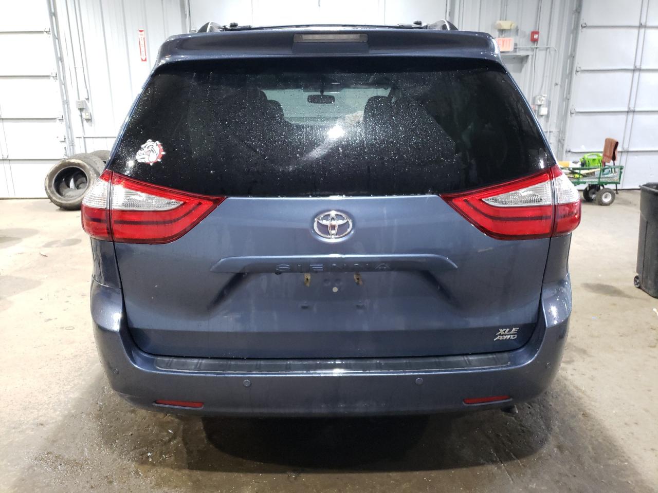 2017 Toyota Sienna Xle VIN: 5TDDZ3DC2HS182404 Lot: 69899464