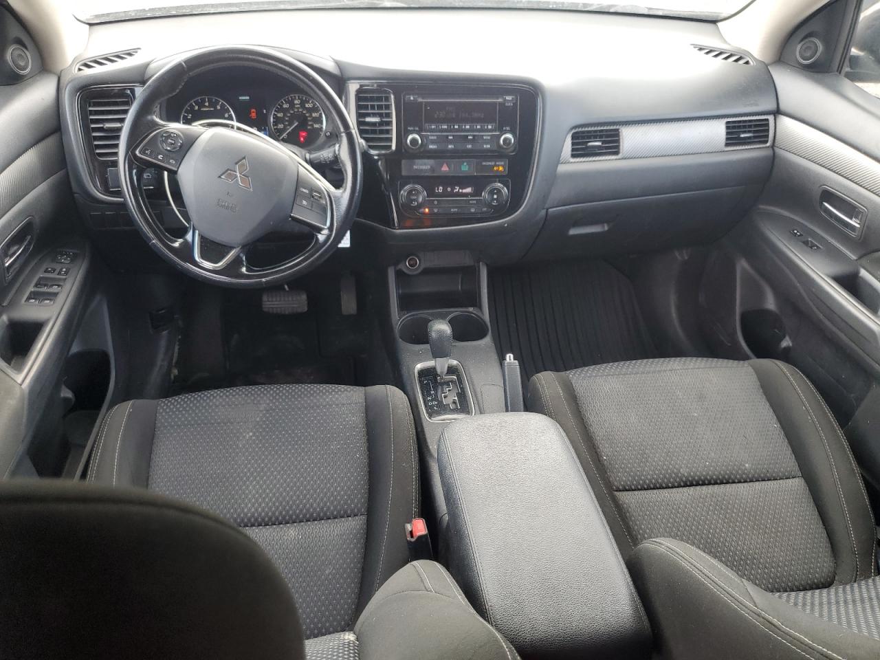 JA4AZ3A35GZ036951 2016 Mitsubishi Outlander Se