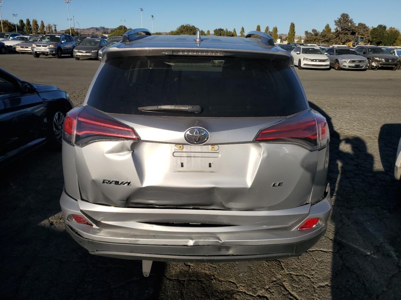 2018 Toyota Rav4 Le VIN: 2T3ZFREV0JW433460 Lot: 72767584