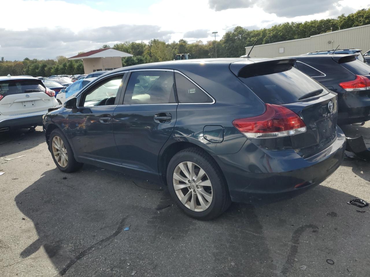 2014 Toyota Venza - Image 2
