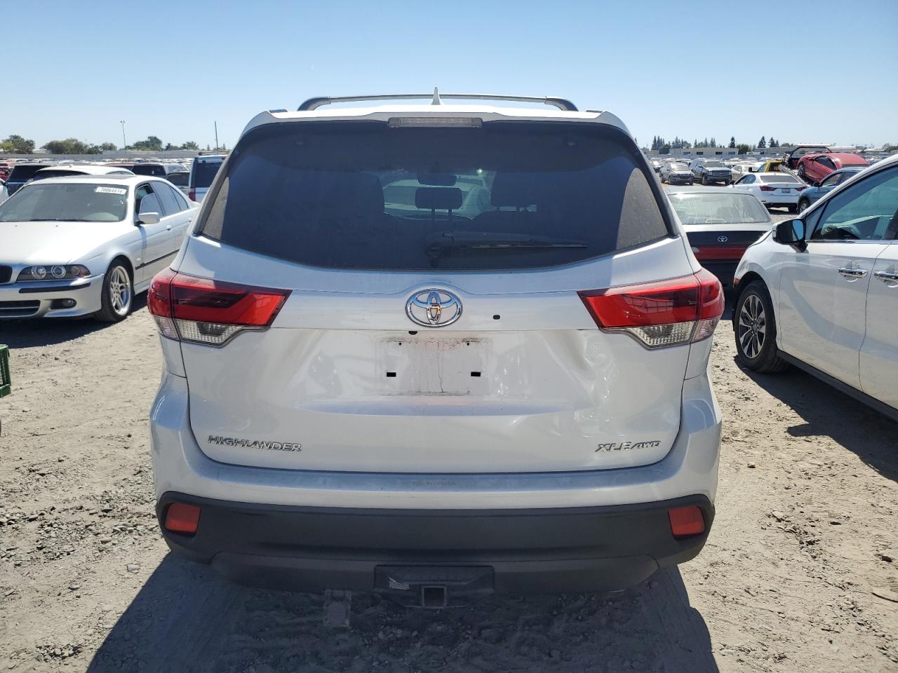 2019 Toyota Highlander Se VIN: 5TDJZRFH0KS615935 Lot: 70803794