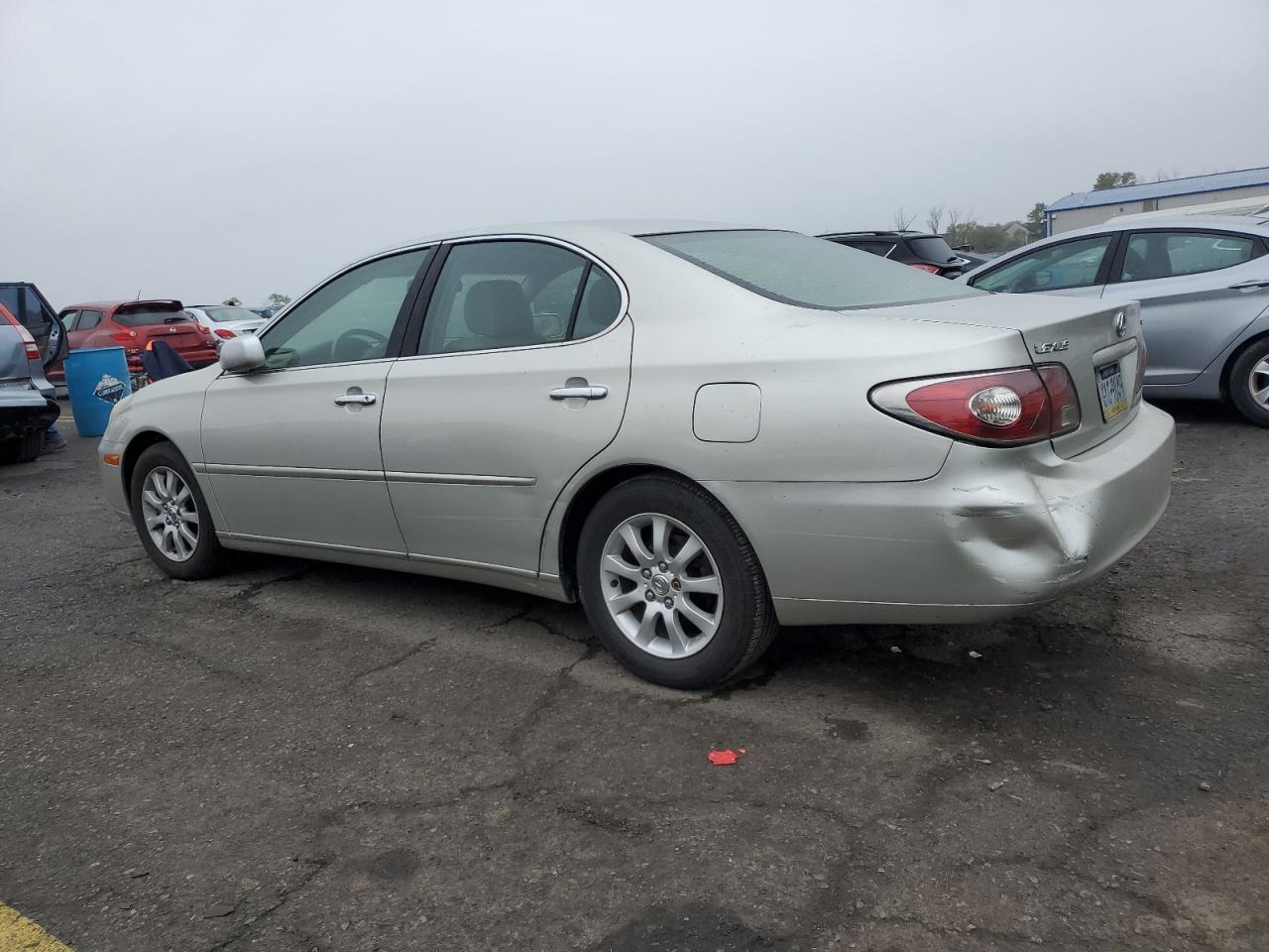 2003 Lexus ES - Image 2