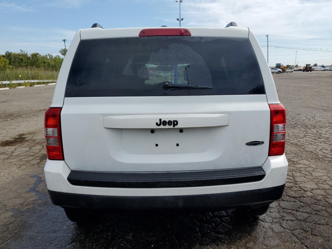 1C4NJPBA4FD318772 2015 Jeep Patriot Sport