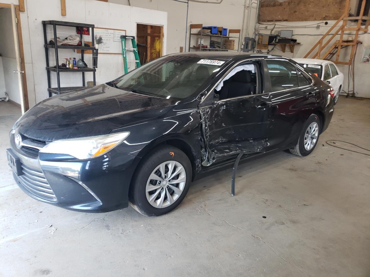 4T1BF1FKXHU292066 2017 TOYOTA CAMRY - Image 1