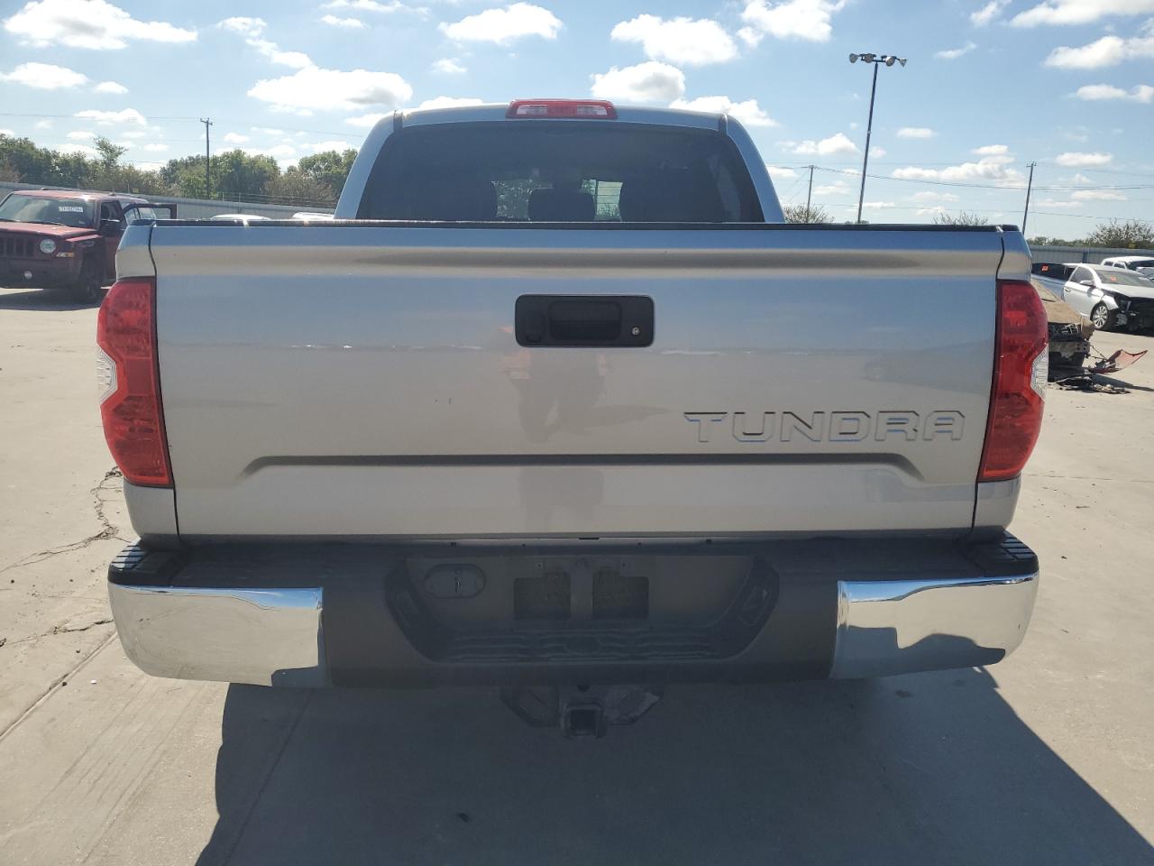 5TFEM5F13JX126658 2018 Toyota Tundra Crewmax Sr5