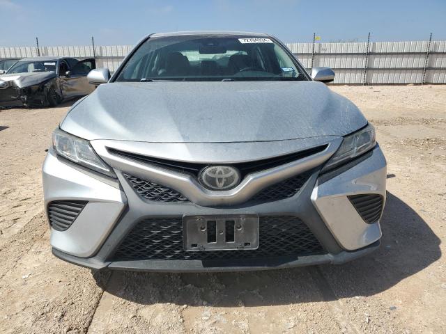  TOYOTA CAMRY 2018 Сріблястий