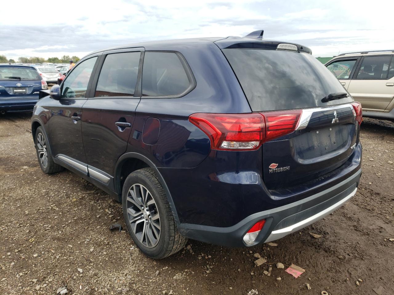 JA4AZ3A32HZ063011 2017 MITSUBISHI OUTLANDER - Image 2