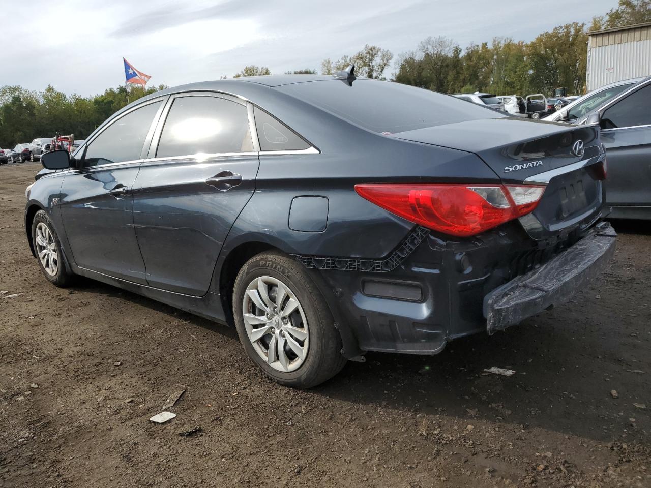 2011 Hyundai Sonata - Image 2