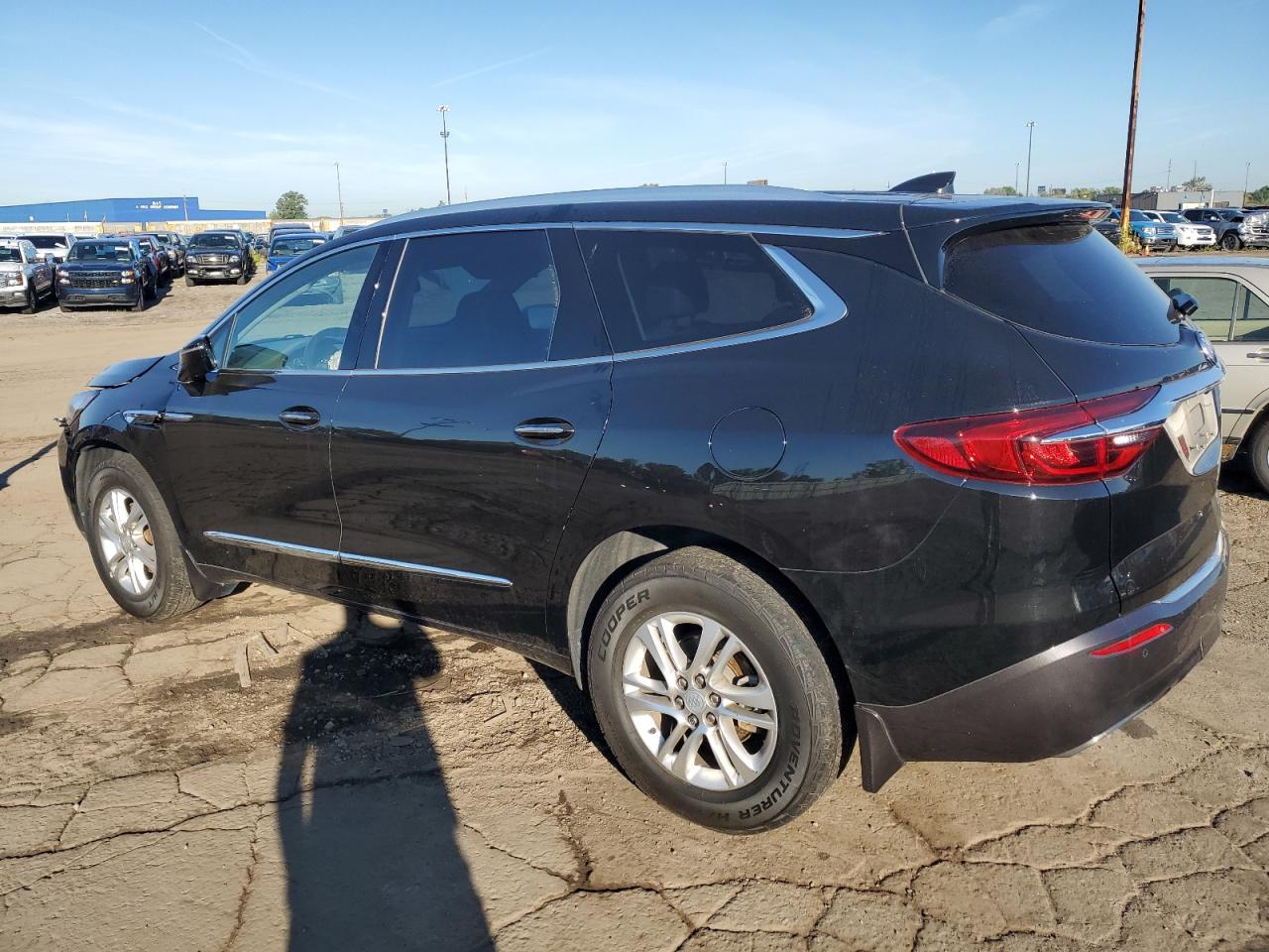 5GAERBKW3KJ120981 2019 BUICK ENCLAVE - Image 2