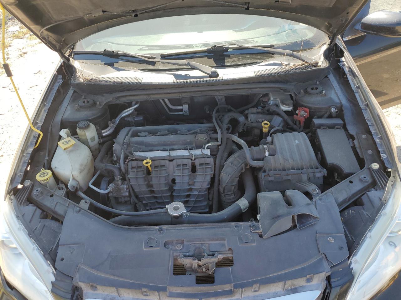 2013 Chrysler 200 - Image 11