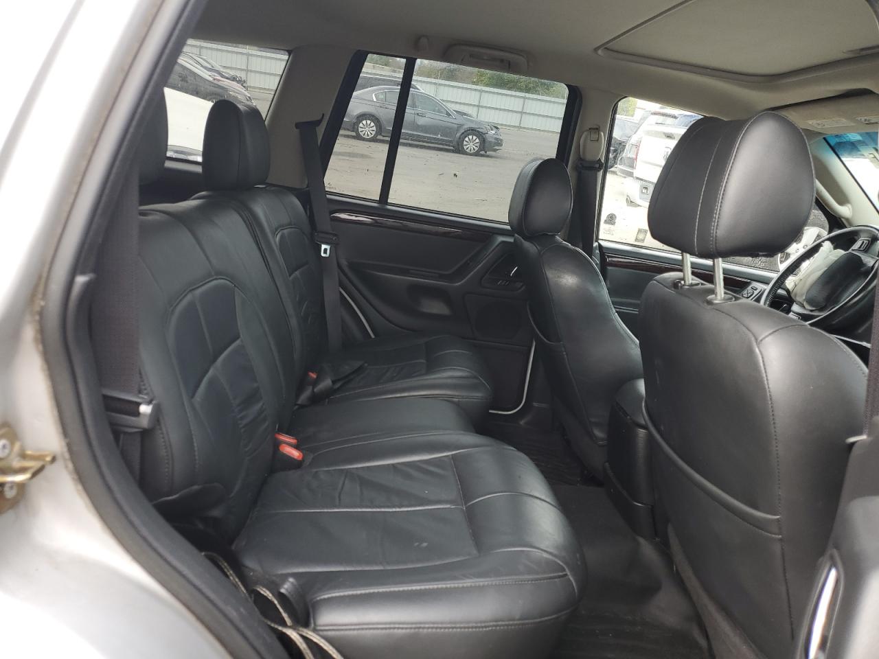 2004 Jeep Grand Cherokee - Image 11