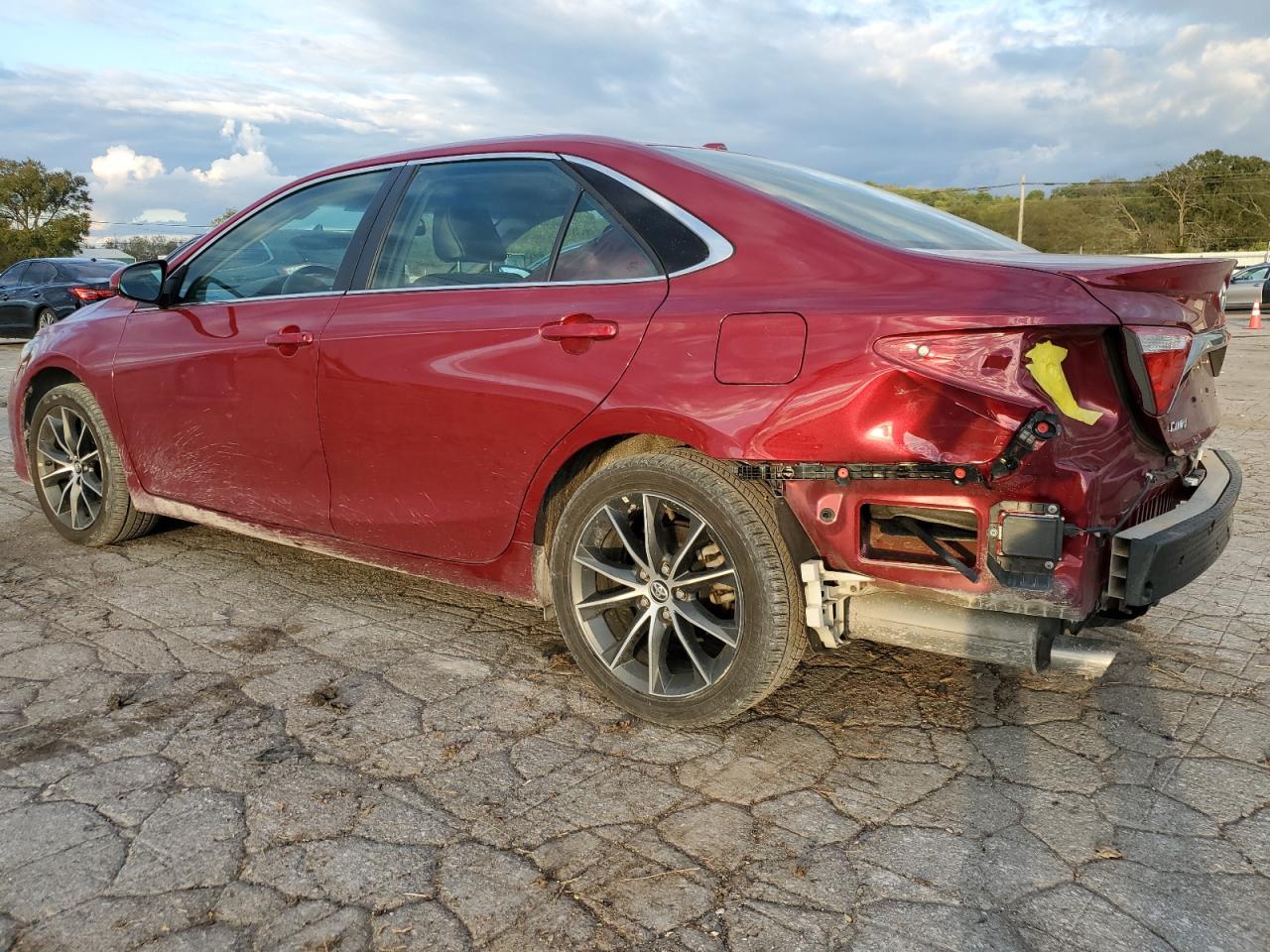 4T1BK1FKXFU563376 2015 TOYOTA CAMRY - Image 2