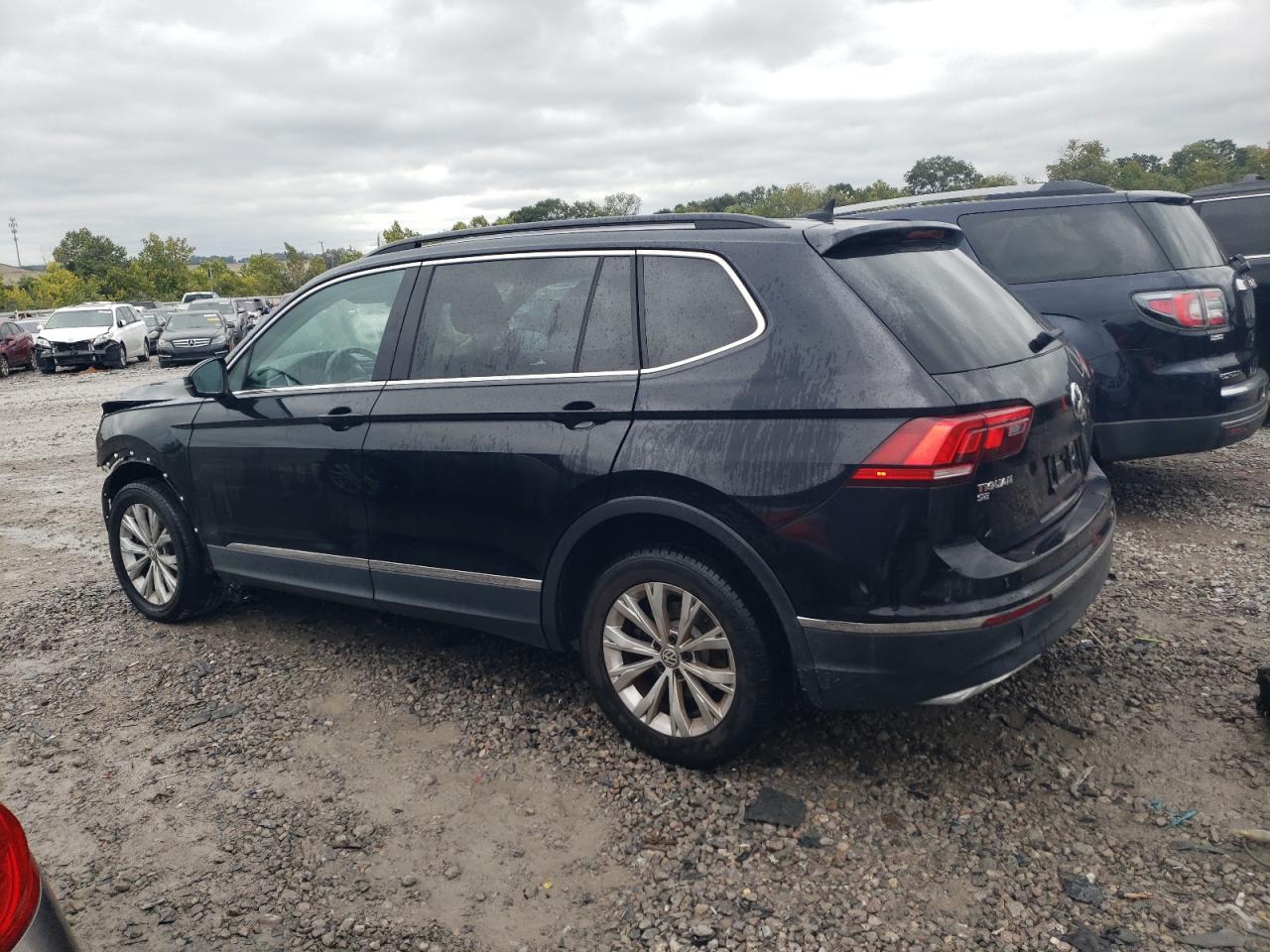 3VV3B7AX6JM105590 2018 VOLKSWAGEN TIGUAN - Image 2