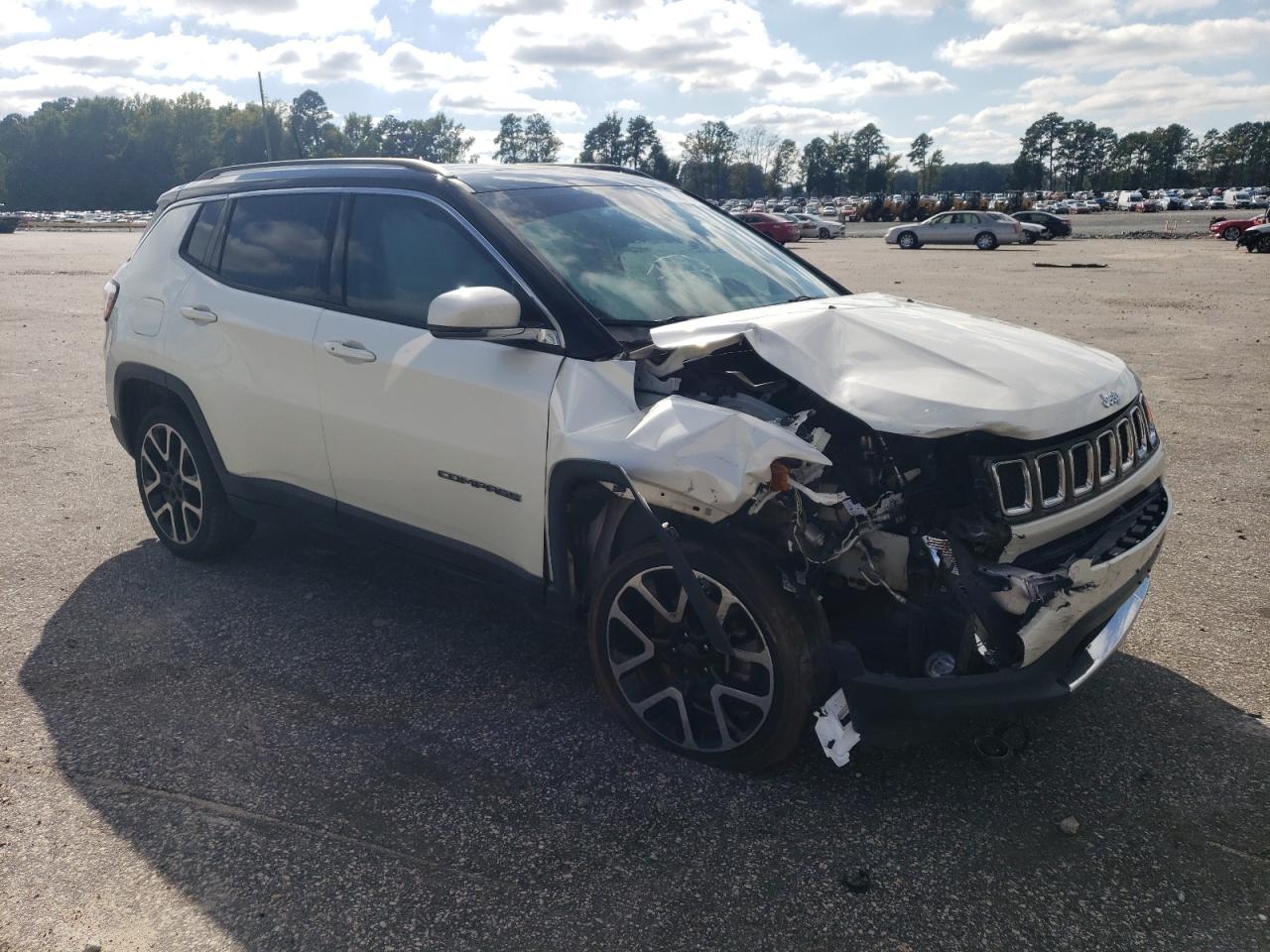 3C4NJDCB8HT645792 2017 Jeep Compass Limited