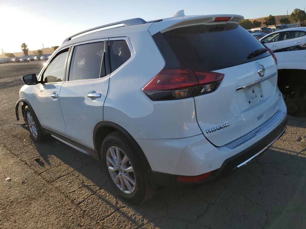 2019 Nissan Rogue - Image 2