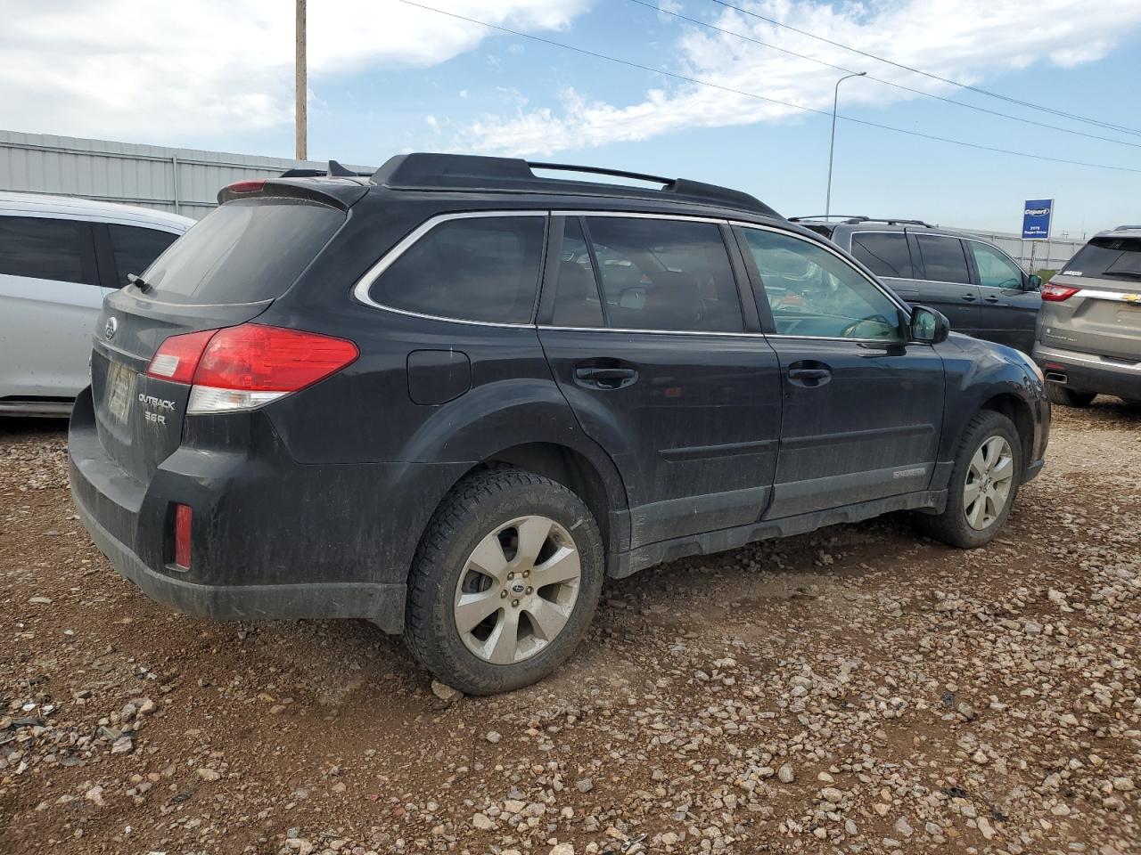 2011 Subaru Outback - Image 3