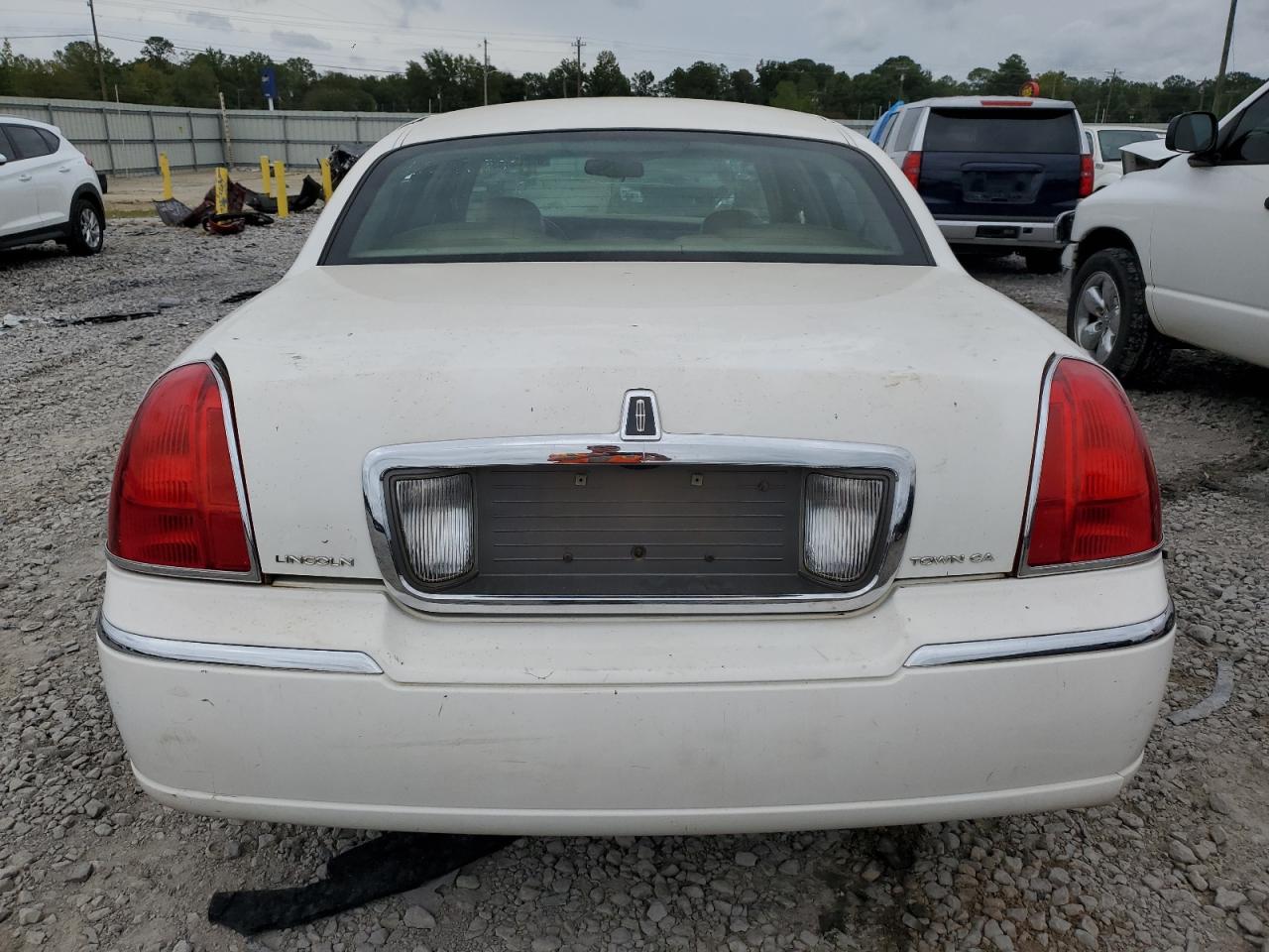 2007 Lincoln Town Car Signature Limited VIN: 1LNHM82V37Y639737 Lot: 69844454