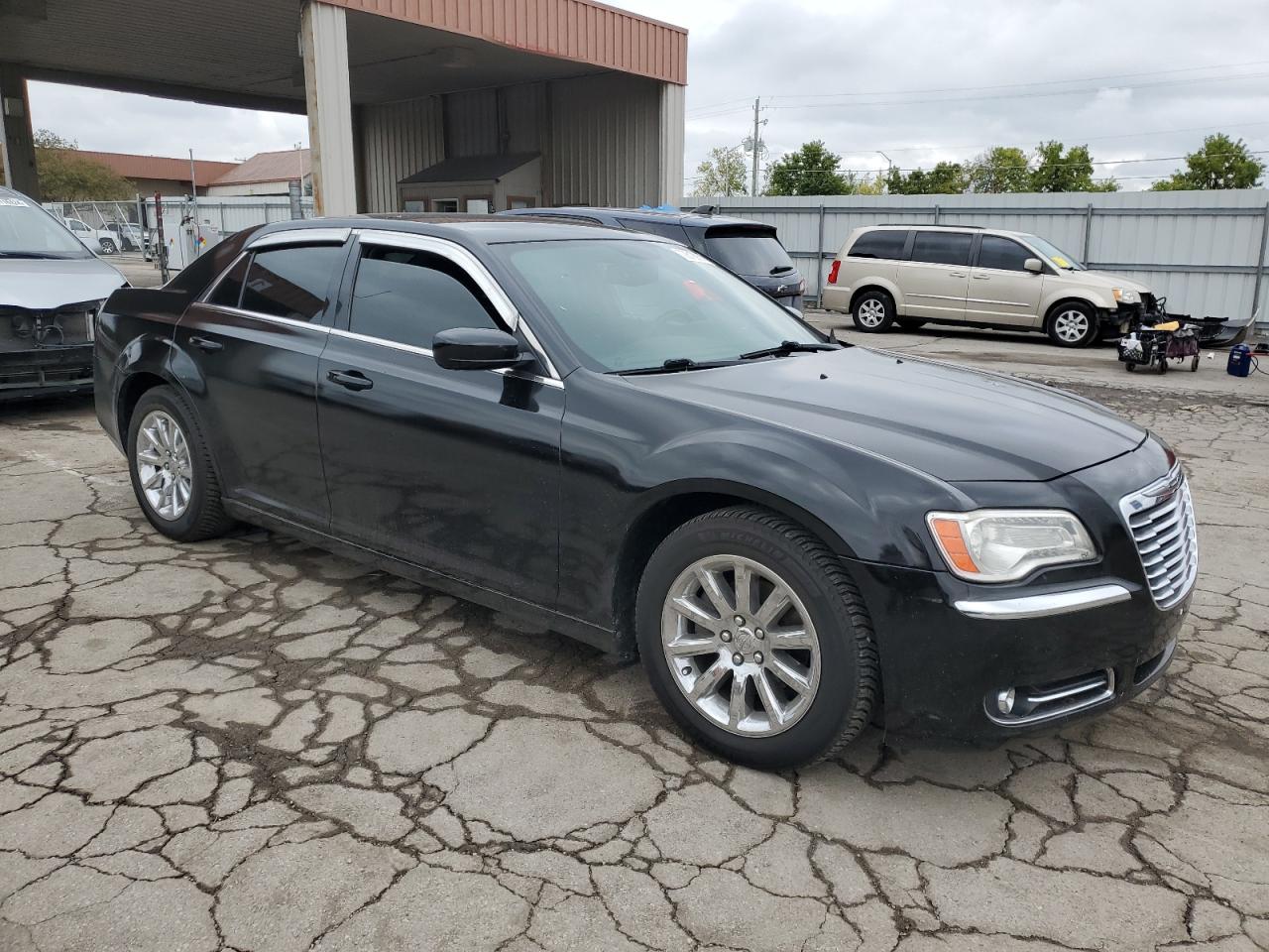 2014 Chrysler 300 - Image 4