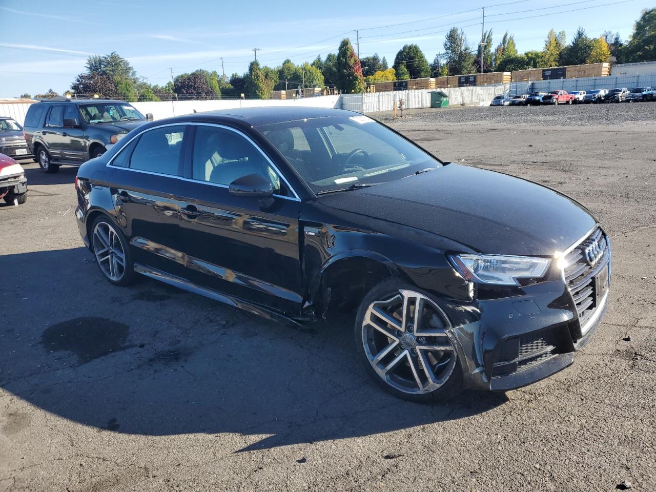 VIN WAUGUGFF5H1074962 2017 AUDI A3 no.4