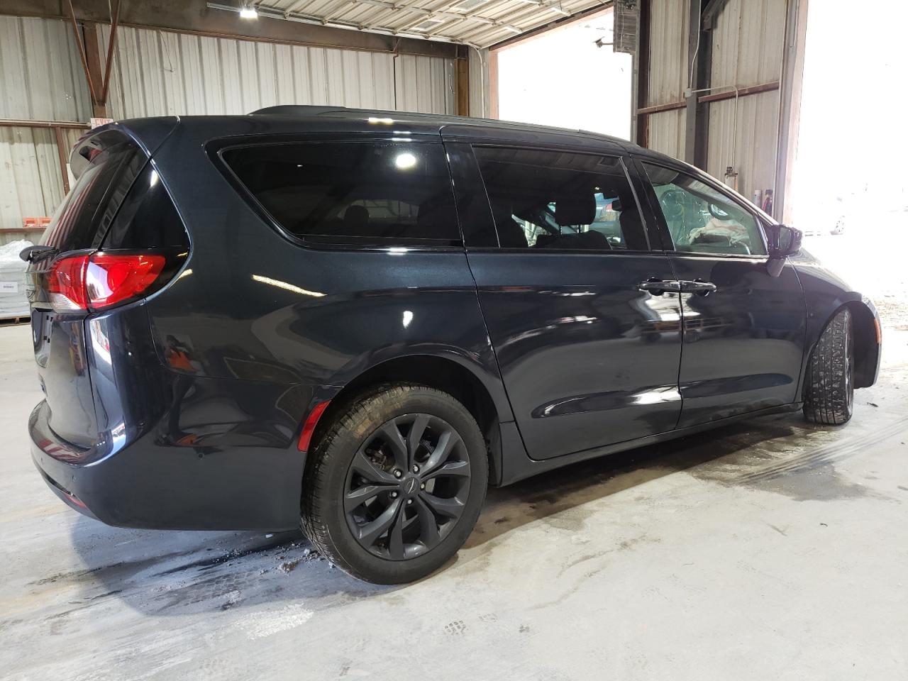 2020 Chrysler Pacifica - Image 3