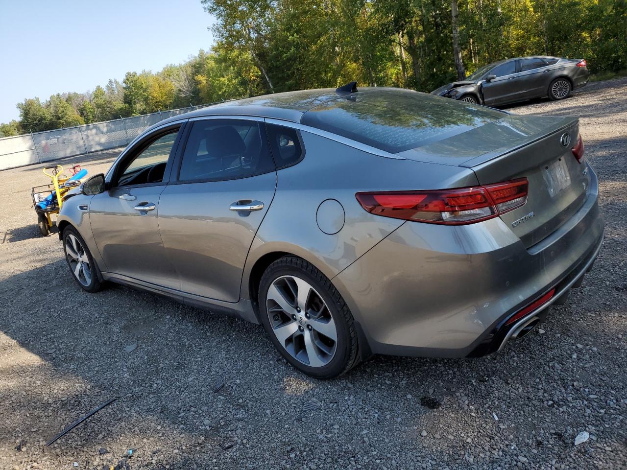 5XXGW4L26HG173646 2017 KIA OPTIMA - Image 2