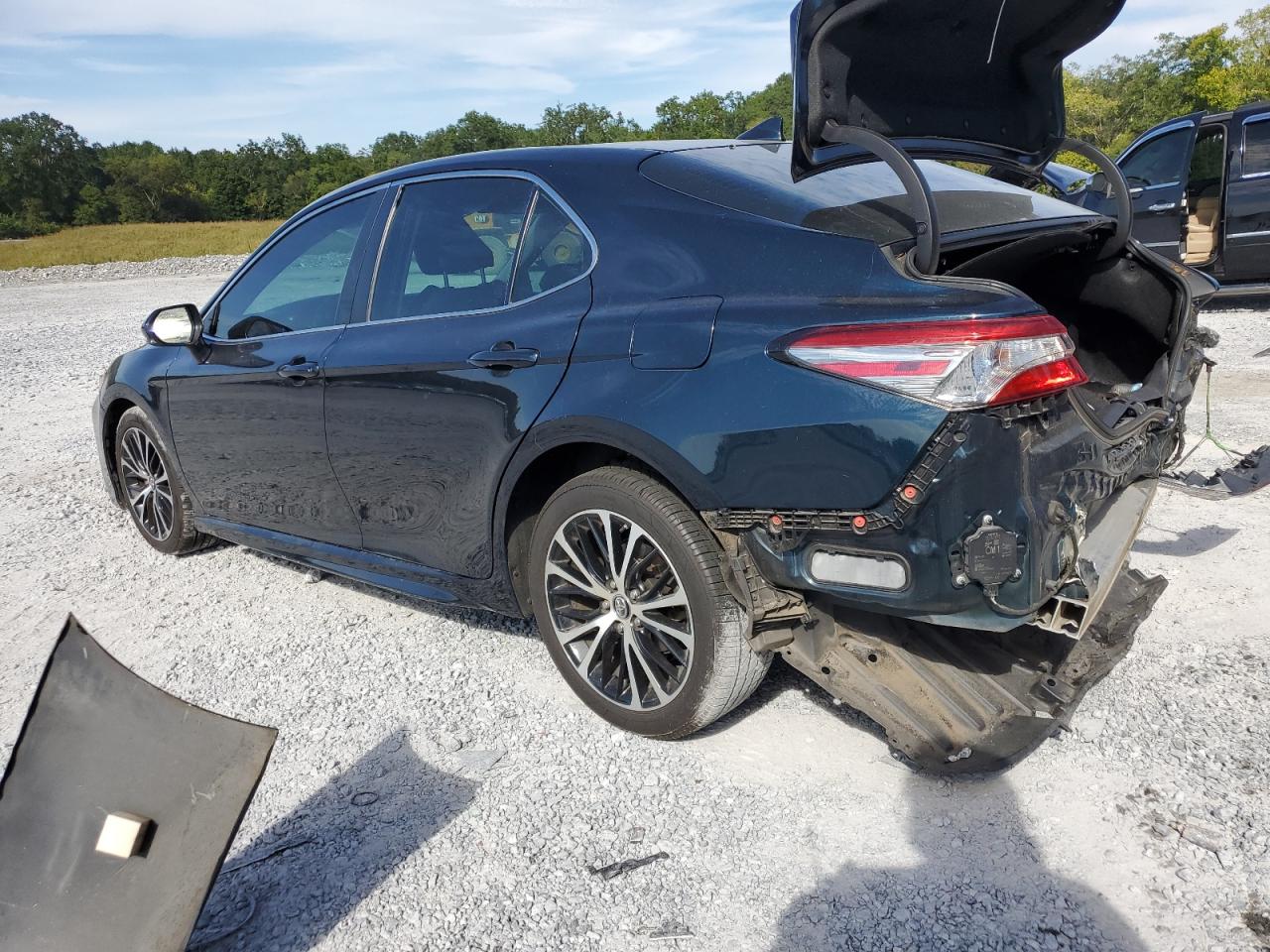 4T1B11HK3KU721504 2019 TOYOTA CAMRY - Image 2