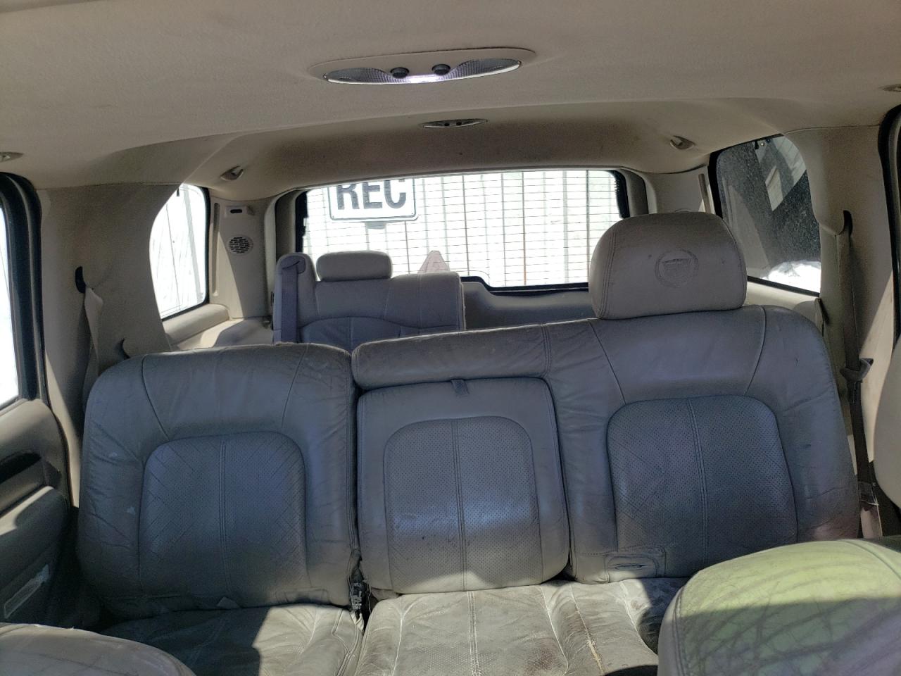 1GYEK63N22R276022 2002 Cadillac Escalade Luxury