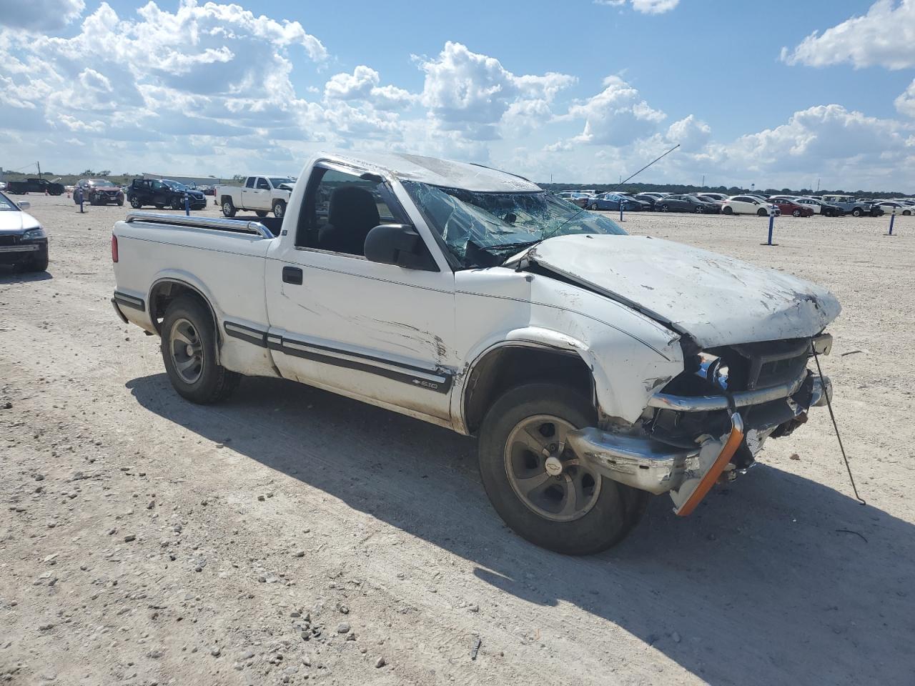 2000 Chevrolet S-10 Pickup - Image 4