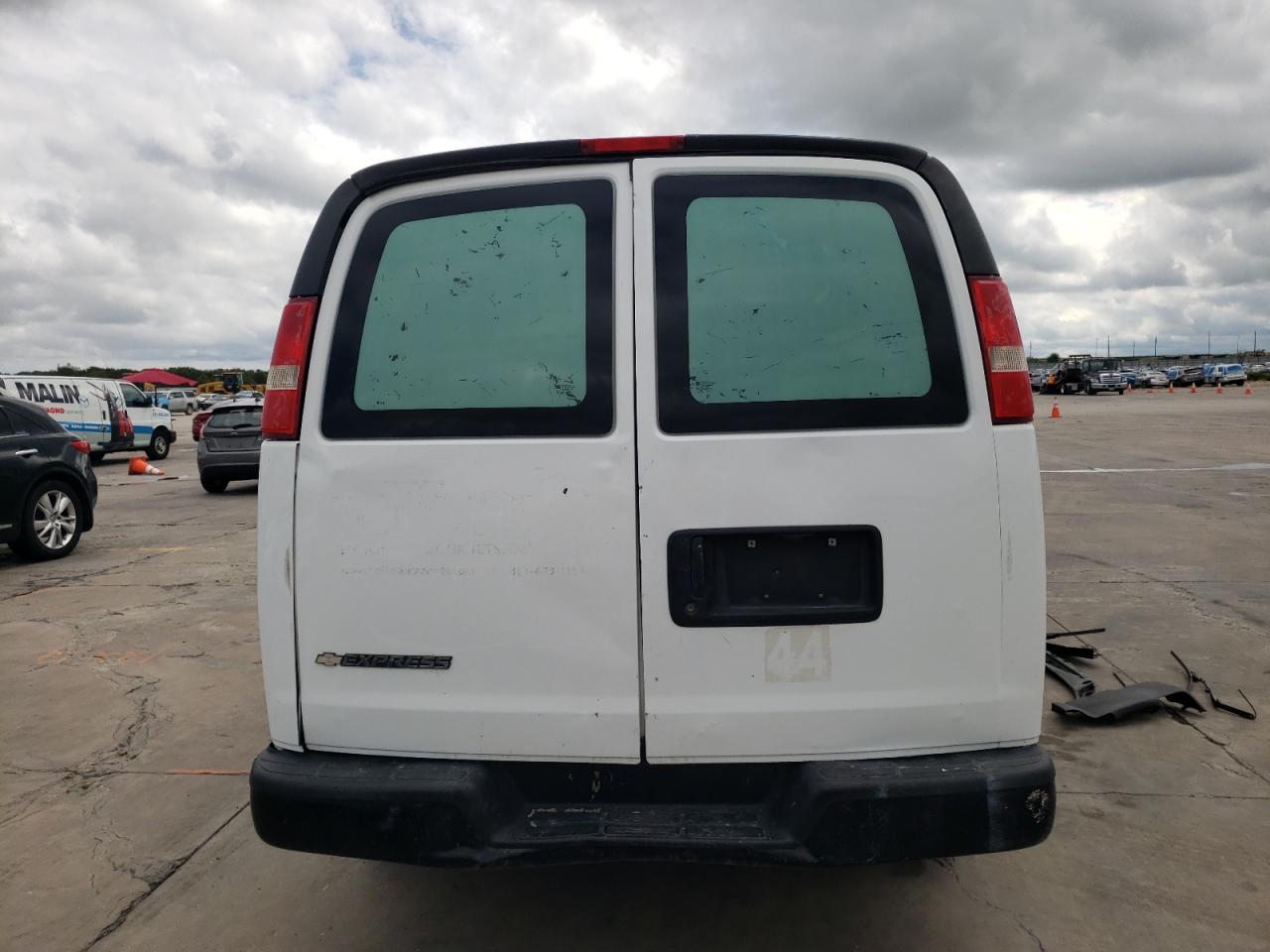 1GCWGBFF7H1122633 2017 Chevrolet Express G2500