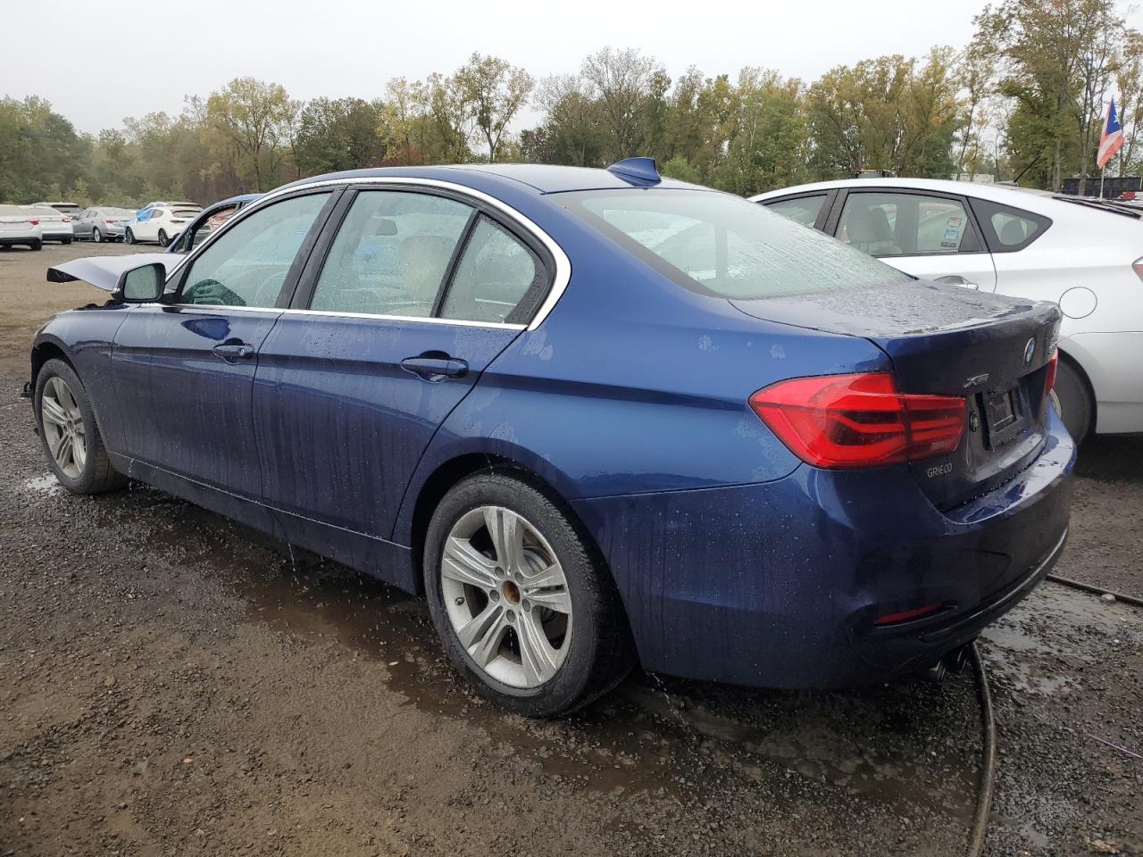 WBA8D9G51JNU67782 2018 BMW 3 SERIES - Image 2