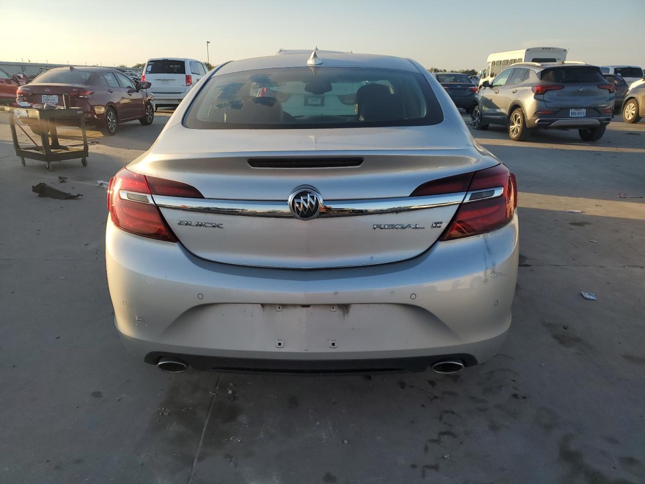 2G4GR5GX5H9110592 2017 Buick Regal Premium