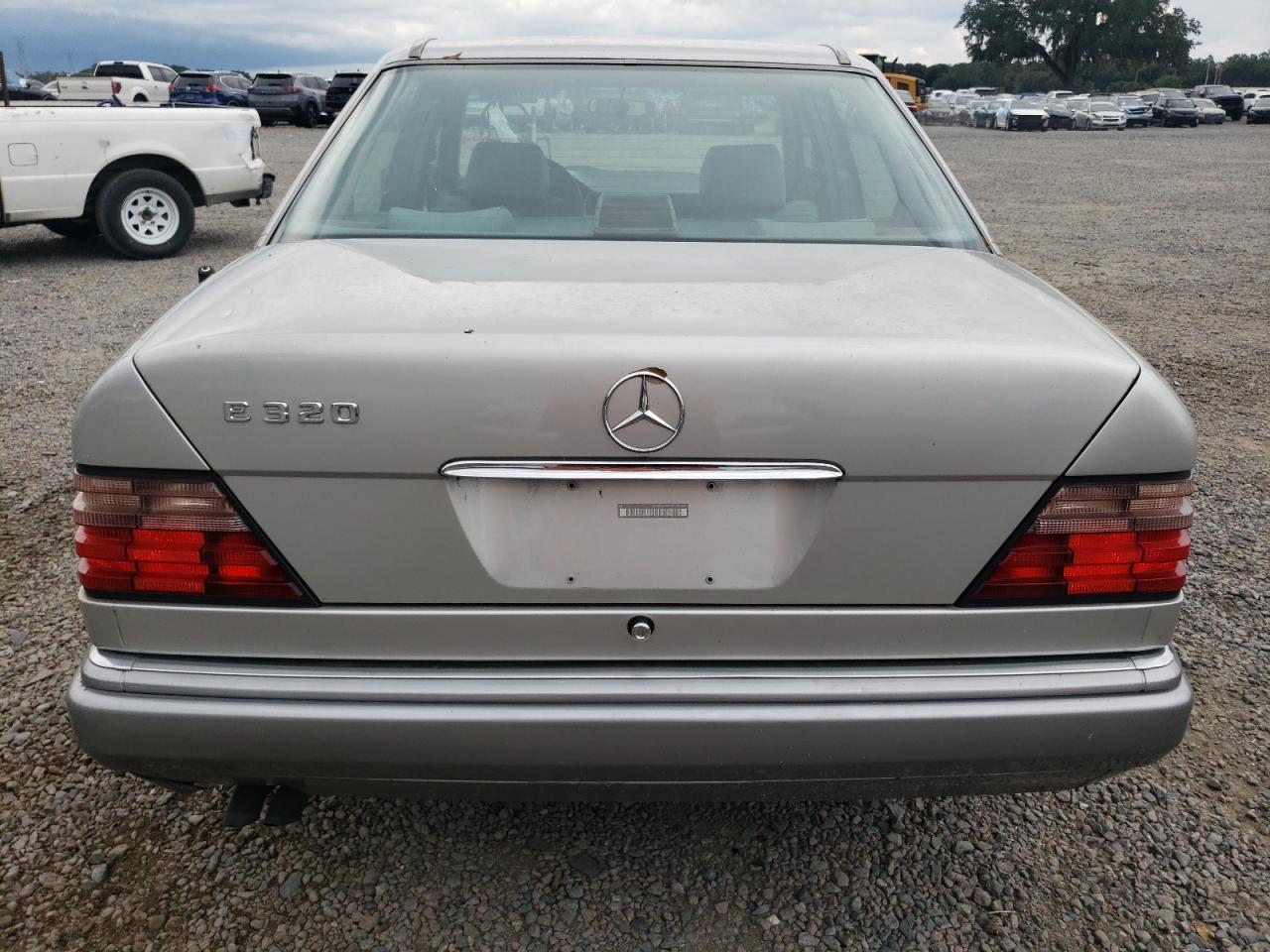 1994 Mercedes-Benz E 320 VIN: WDBEA32E5RC105463 Lot: 71737384