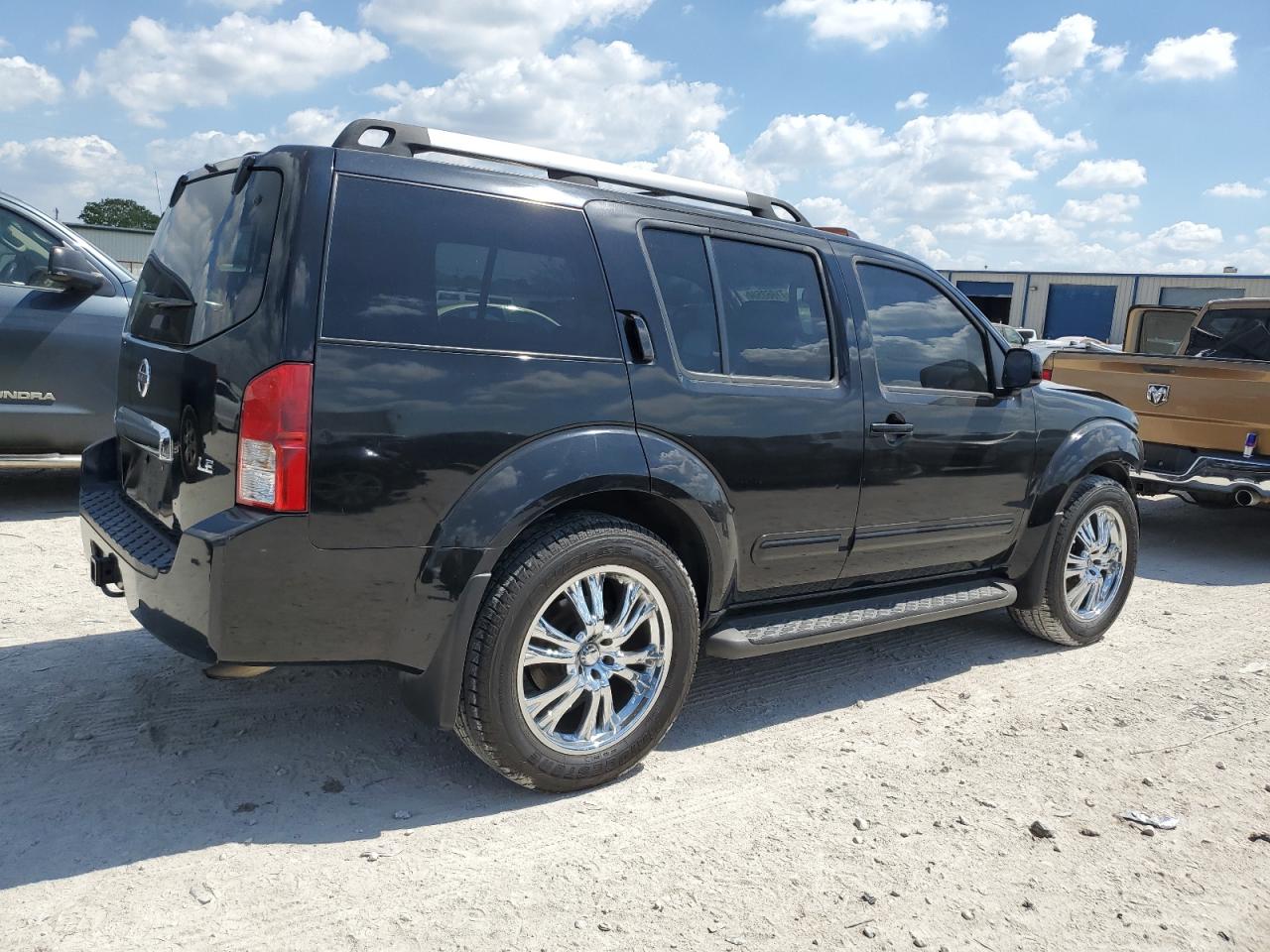 2005 Nissan Pathfinder - Image 3