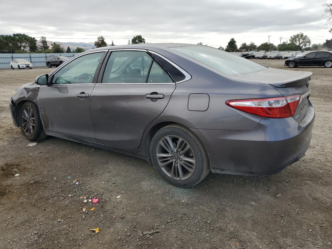 4T1BF1FKXHU288275 2017 TOYOTA CAMRY - Image 2